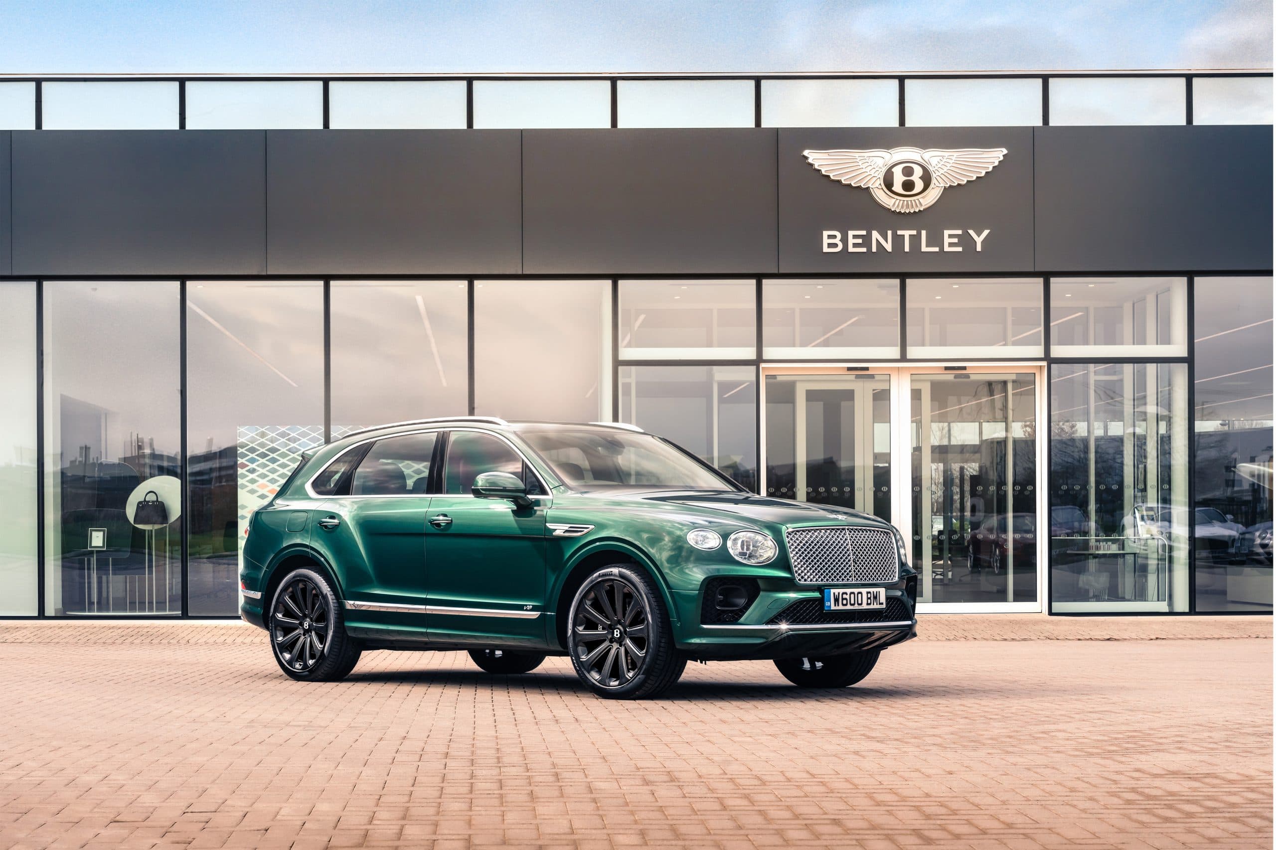 Mulliner Develops 22" Carbon Fibre Wheel For Bentley Bentayga — cover image